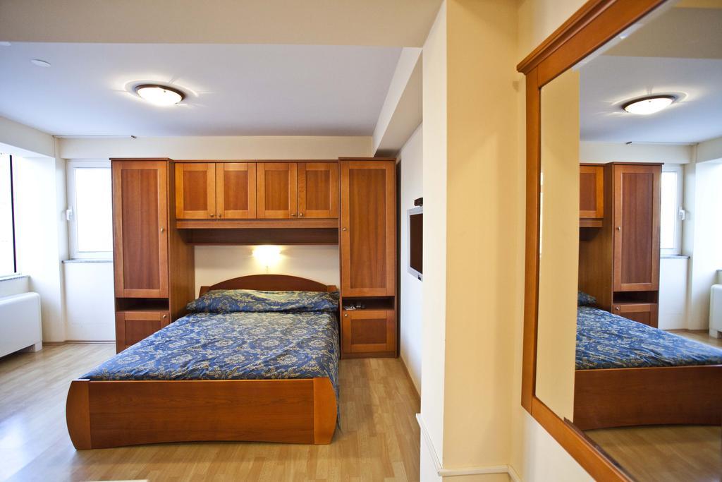 Studio Apartmani Bijeli Delfin Biograd Na Moru Cameră foto