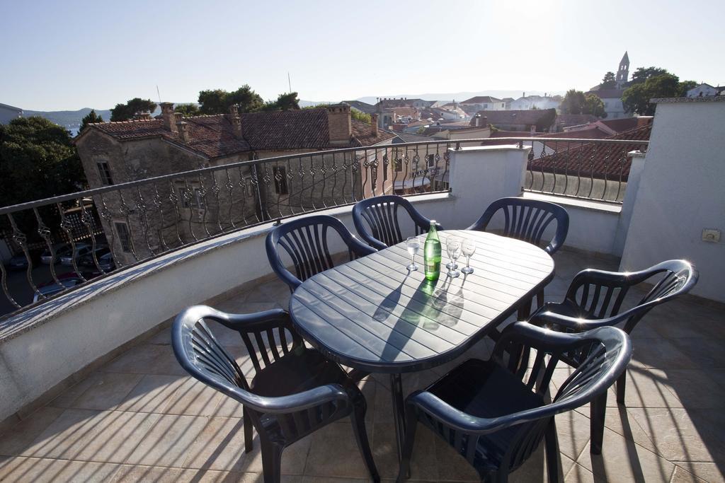 Studio Apartmani Bijeli Delfin Biograd Na Moru Exterior foto