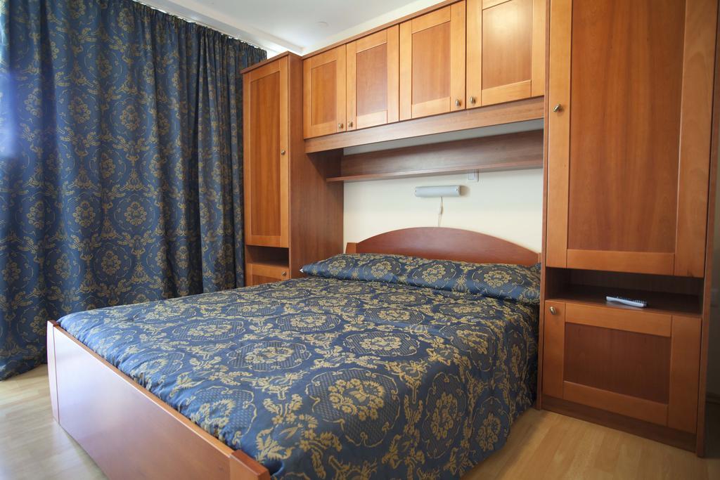 Studio Apartmani Bijeli Delfin Biograd Na Moru Cameră foto