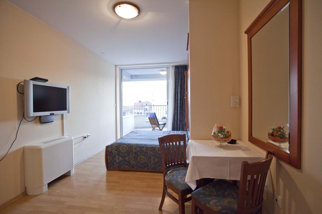 Studio Apartmani Bijeli Delfin Biograd Na Moru Cameră foto