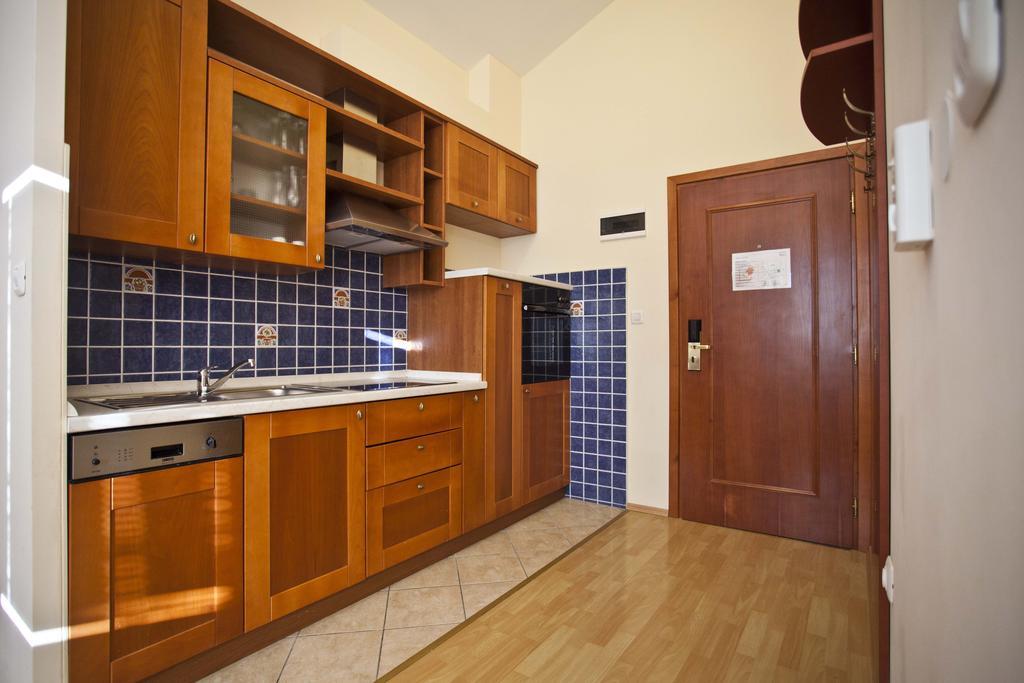Studio Apartmani Bijeli Delfin Biograd Na Moru Exterior foto