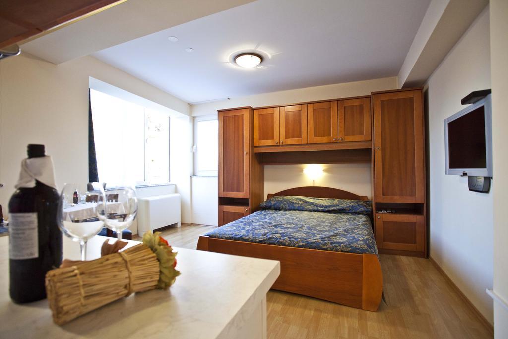 Studio Apartmani Bijeli Delfin Biograd Na Moru Cameră foto