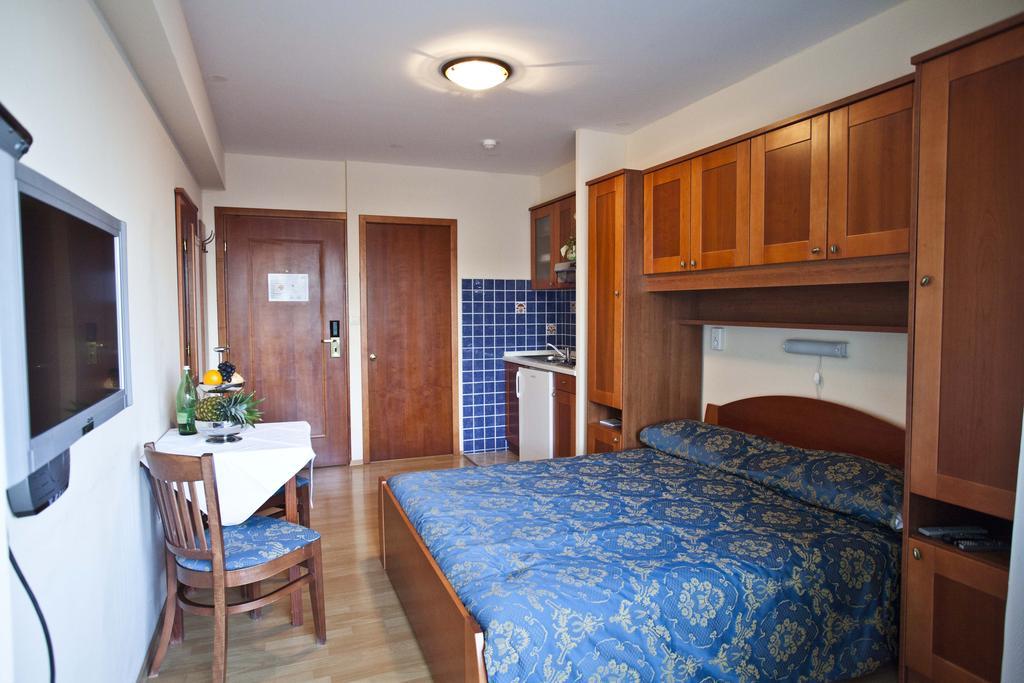 Studio Apartmani Bijeli Delfin Biograd Na Moru Cameră foto