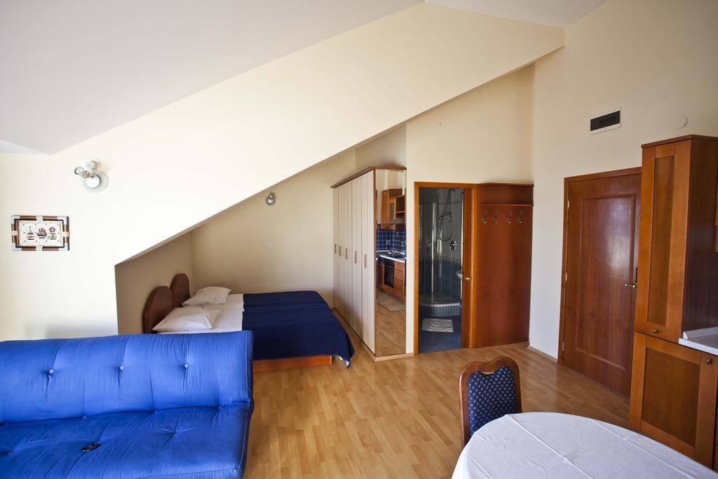 Studio Apartmani Bijeli Delfin Biograd Na Moru Cameră foto