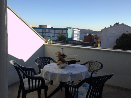 Studio Apartmani Bijeli Delfin Biograd Na Moru Exterior foto