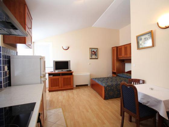 Studio Apartmani Bijeli Delfin Biograd Na Moru Exterior foto